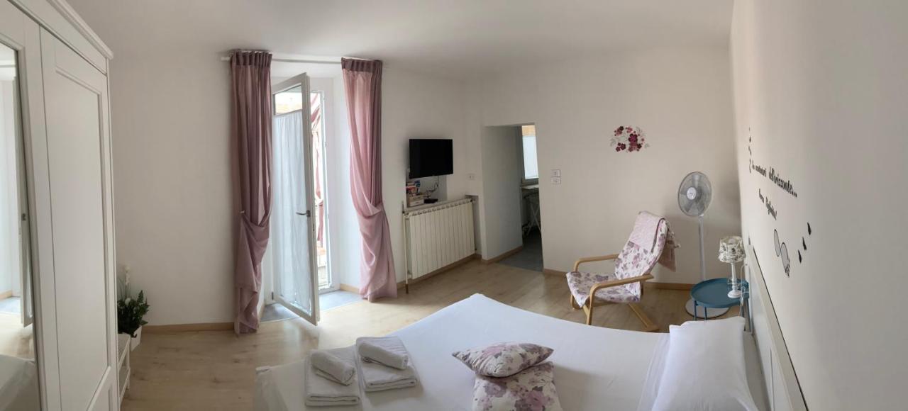 Il Nido Di Tiffany Apartman Massino Visconti Kültér fotó